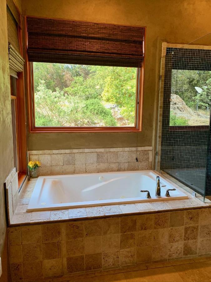 Scenic Hill Country Retreat - Rhino Ranch Villa New Braunfels Bagian luar foto